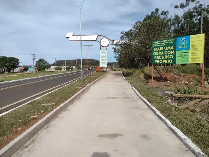 Imagem de compartilhamento para o artigo Prefeitura constrói pista de caminhada em figueirão da MS Todo dia